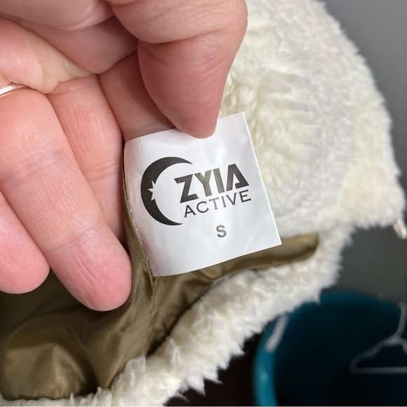 ZYIA‎ Active Teddy jacket longer length cream size small - Picture 7 of 8
